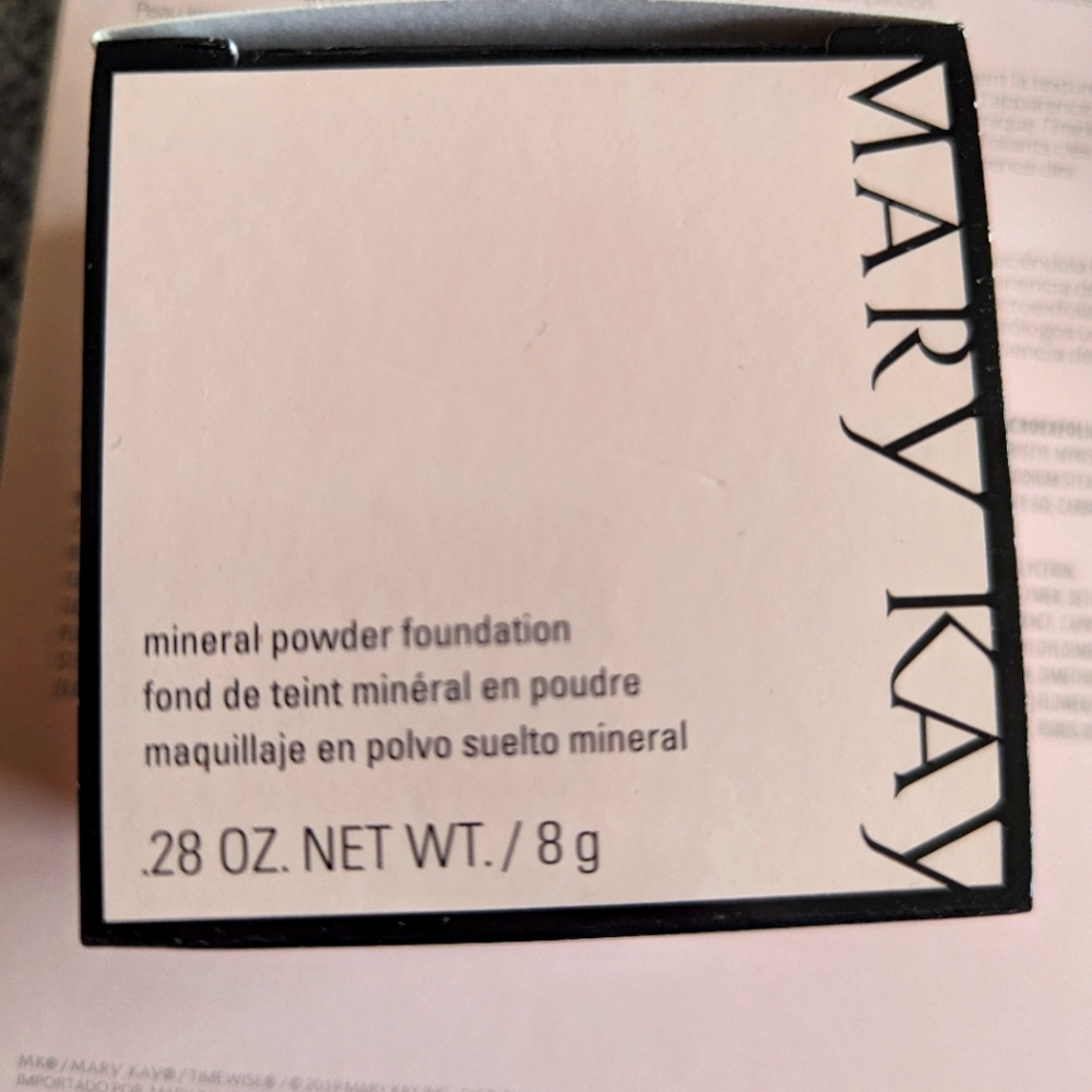 Mary Kay Mineral Powder Foundation in Ivory 1